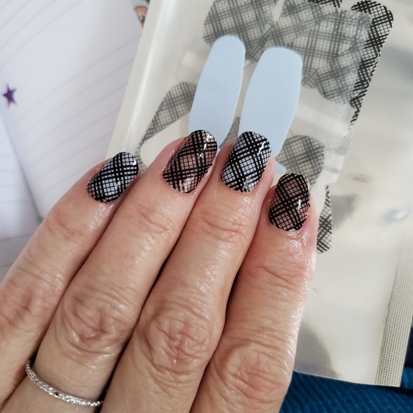 Dry Nail Polish Strips & Gel Wraps (No UV Light Required) - Picture 11 of 14